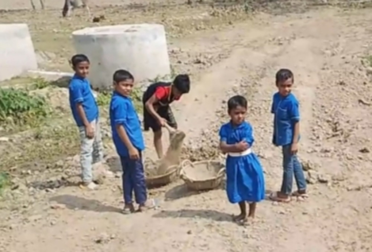 প্রাথমিক বিদ্যালয়ের শিশু শিক্ষার্থীদের দিয়ে মাটি কাটানোর অভিযোগ