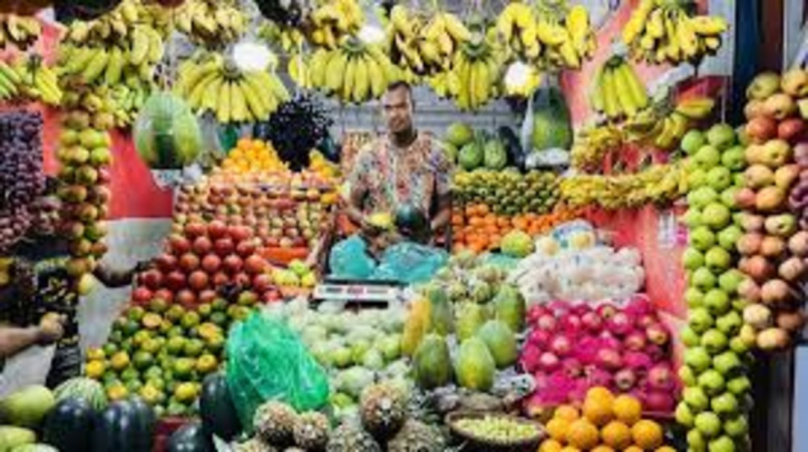 রোজার আগেই ফলের বাজার চড়া