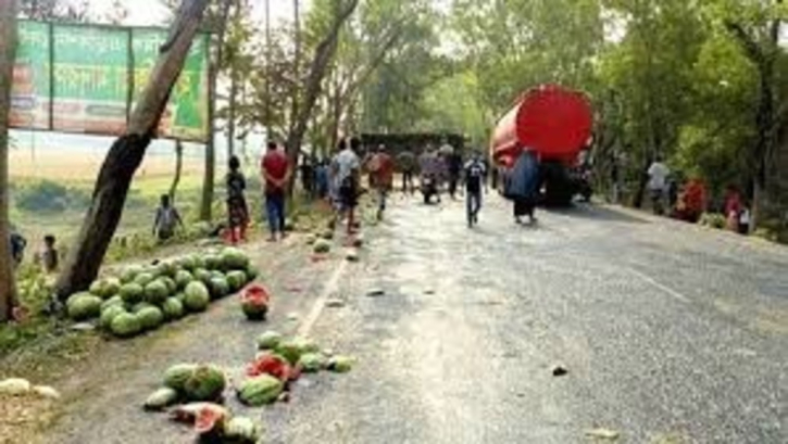 ফরিদপুরে ট্রাক-মোটরসাইকেল-অটোরিকশার ত্রিমুখী সংঘর্ষ, নিহত ২