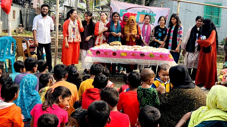 টাঙ্গাইলে পথশিশুদের নিয়ে পিঠা উৎসব 