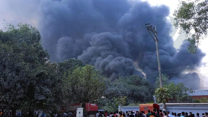 গাজীপুরে বোতাম কারখানার আগুন নিয়ন্ত্রণে, প্রাণহানি ১