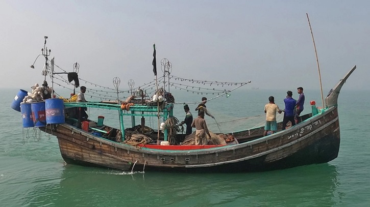 মিয়ানমার নৌবাহিনীর গুলিতে বাংলাদেশির প্রাণহানি, আহত ৩