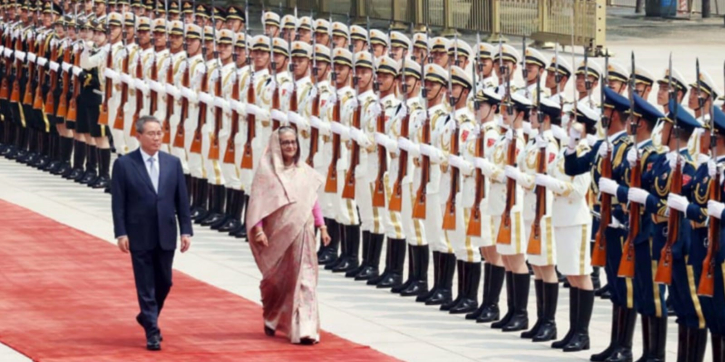 PM gets warm reception at Great Hall of People