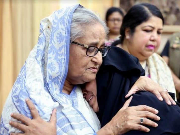 PM consoles deceased persons’ family members, provides financial assistances