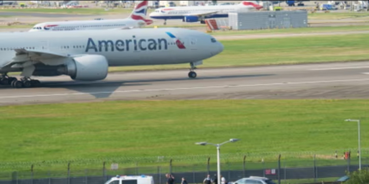 Eight climate activists arrested at UK airport