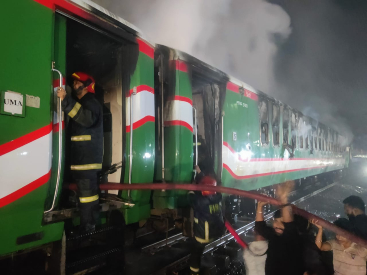 4 killed as Benapole Express train set on fire in Dhaka