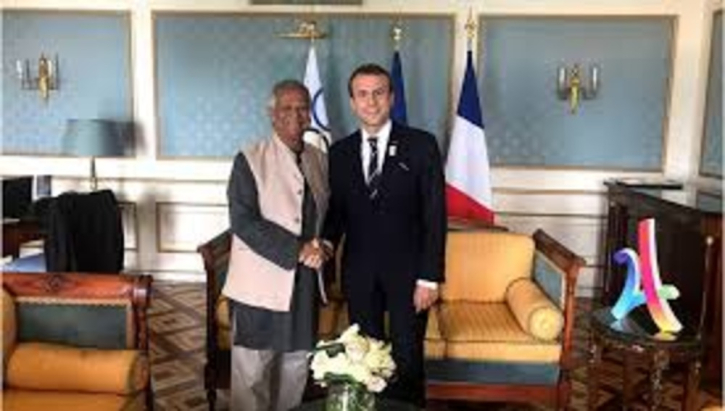 France President greets Chief Adviser Prof Yunus