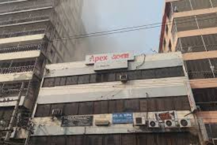 Fire breaks out at a building in Dhaka’s purana paltan