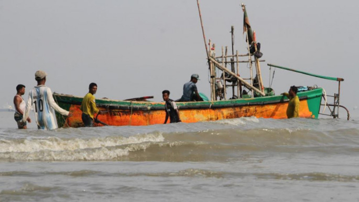 All fishing boats, trawlers asked to approach coast as Cyclone Remal brews in Bay